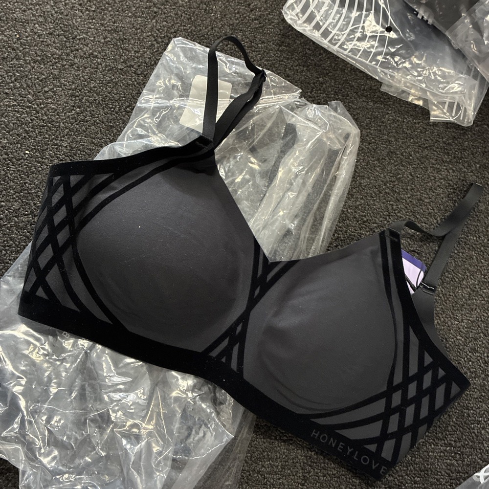 Honeylove Black Seamless Wireless Bra with Crisscross Detailing